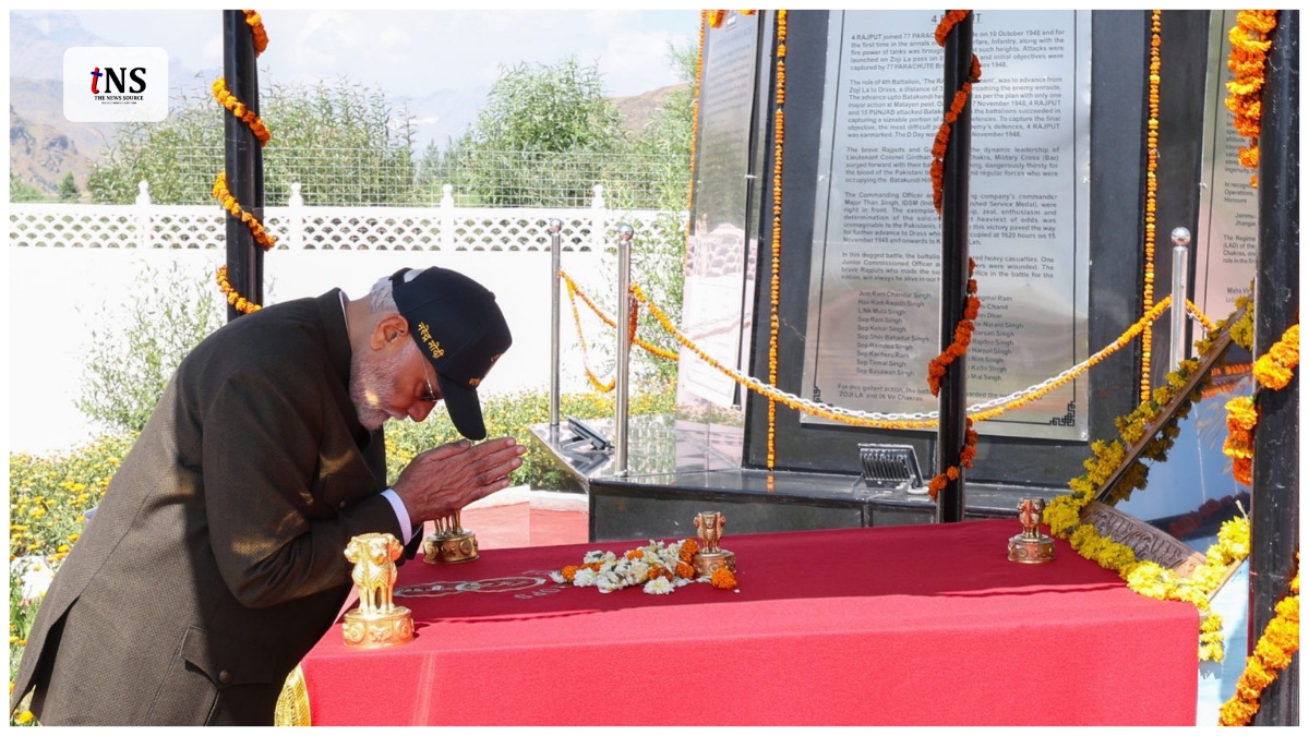 President and Prime Minister Pay Tribute to Indian Armed Forces on Vijay Diwas