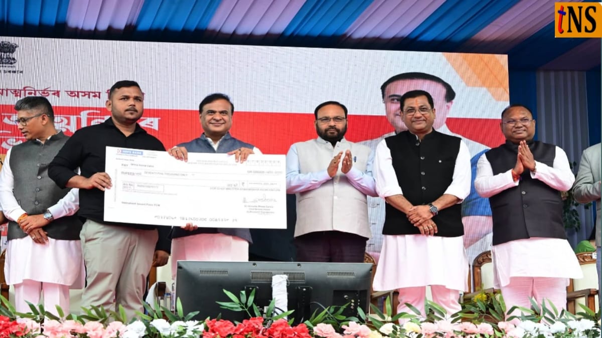 Mukhyamantri Atmanirbhar Achoni 2.0: CM Distributes Cheques to Beneficiaries in Nagaon