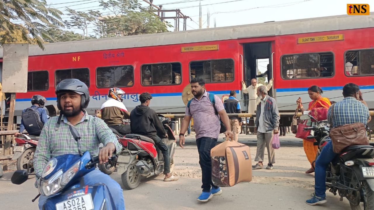Silghat Tambaram Express Engine Failure at Nagaon Rail Gate Causes Massive Traffic Jam