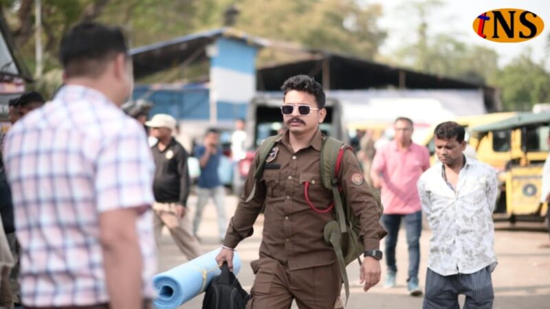 নগাঁৱৰ তিনিটাকৈ কেন্দ্ৰৰ পৰা ভোটগ্ৰহণৰ সামগ্ৰী লৈ ভোটগ্ৰহণ কেন্দ্ৰলৈ বিষয়াৰ দল