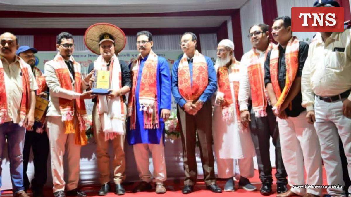 শ্ৰেষ্ঠ জনসেৱা প্ৰশাসক বঁটা–২০২৬'ৰে সন্মানিত নগাঁৱৰ জিলা আয়ুক্ত দেৱাশীষ শৰ্মা
