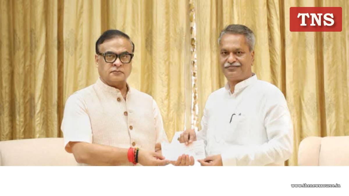 মুখ্যমন্ত্ৰীৰ সাহায্য পুঁজিলৈ মন্ত্ৰী অশোক সিংহলৰ অনুদান