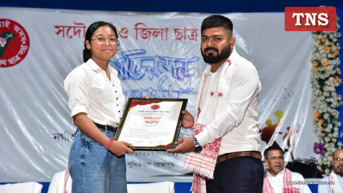 মেধাৱী ছাত্ৰ ছাত্ৰীক সম্বৰ্ধনা ছাত্ৰ সন্থাৰ