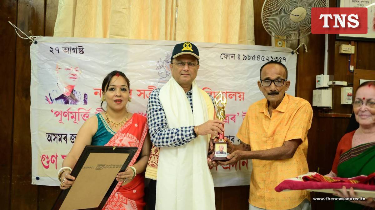নগাঁৱৰ জিলা আয়ুক্ত দেৱাশীষ শৰ্মালৈ গুণ মহন্ত বঁটা