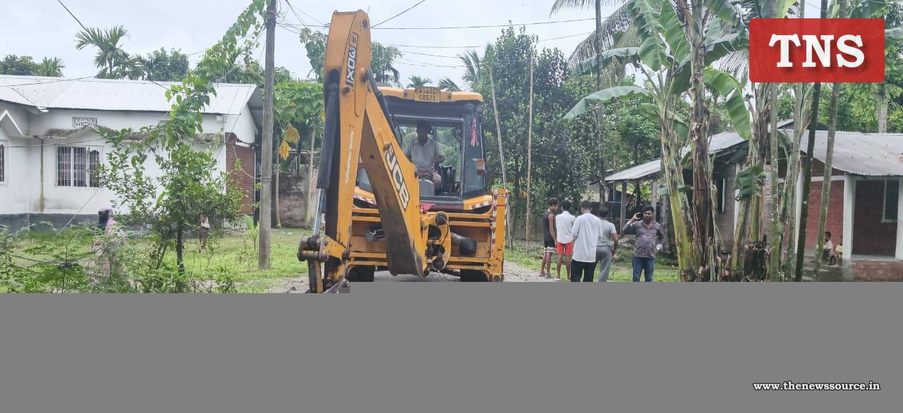 পূৰ্ণগতিত হেৰাপতি আমতলা সংযোগী পথ মেৰামতিৰ কাম